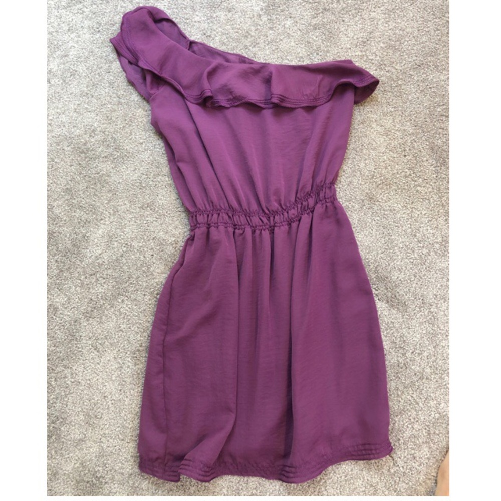 One shoulder ruffle dress